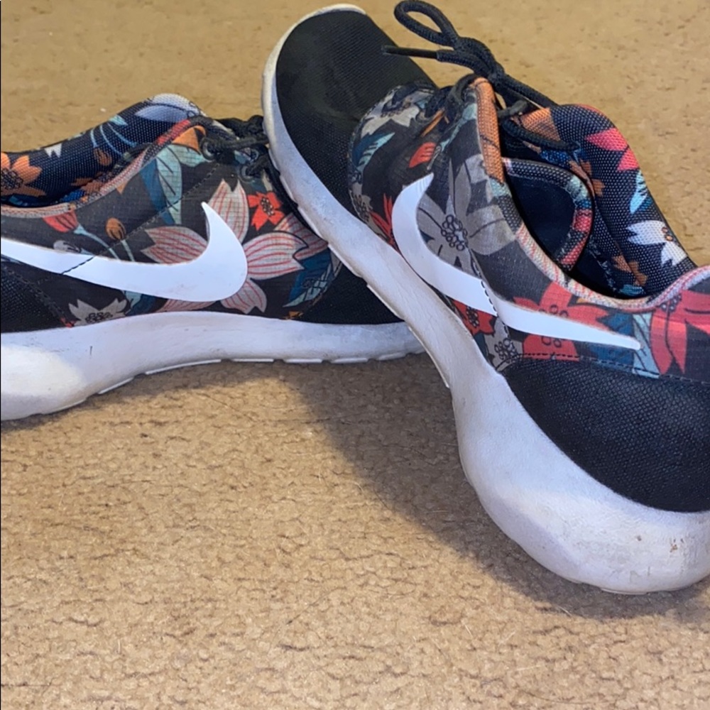 Nike tennis shoes